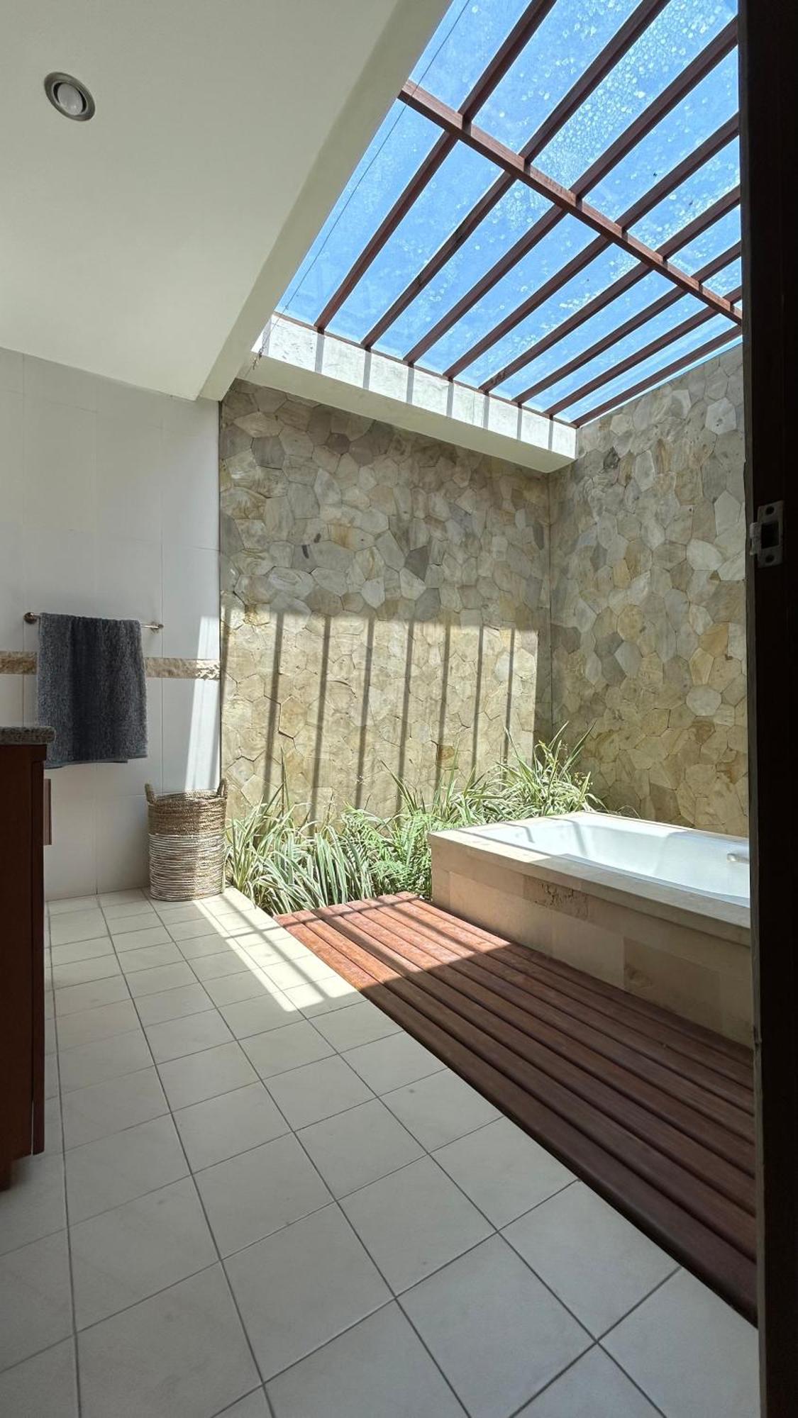 Silver Villa *